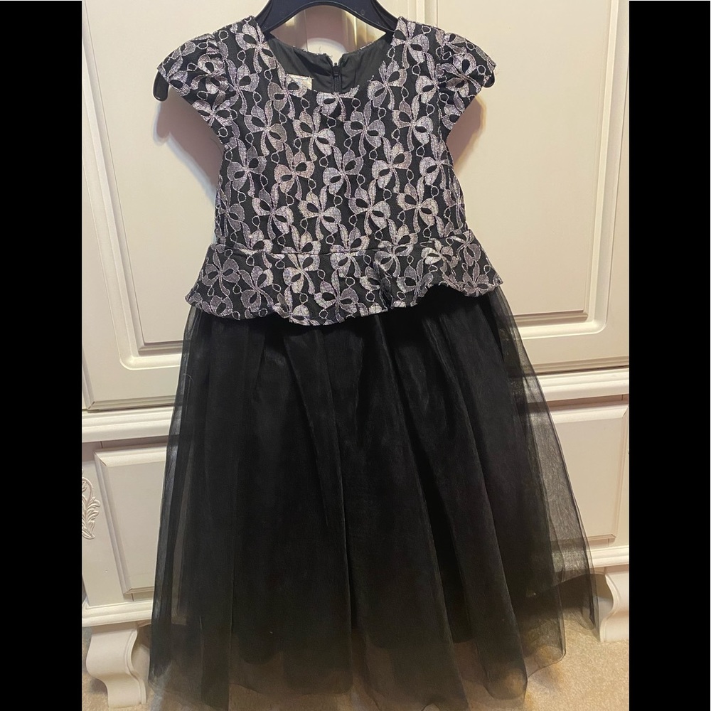 Girl’s dress